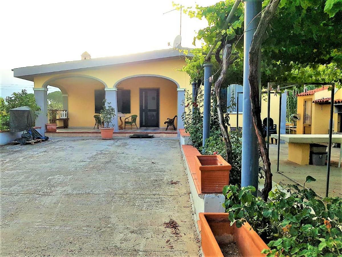 Villetta Su Barrali Орозеи Экстерьер фото
