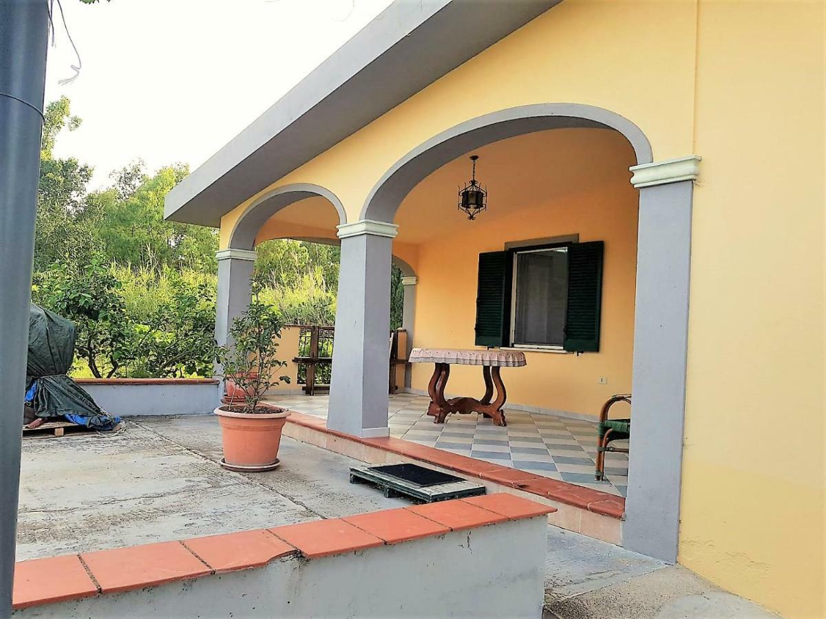 Villetta Su Barrali Орозеи Экстерьер фото