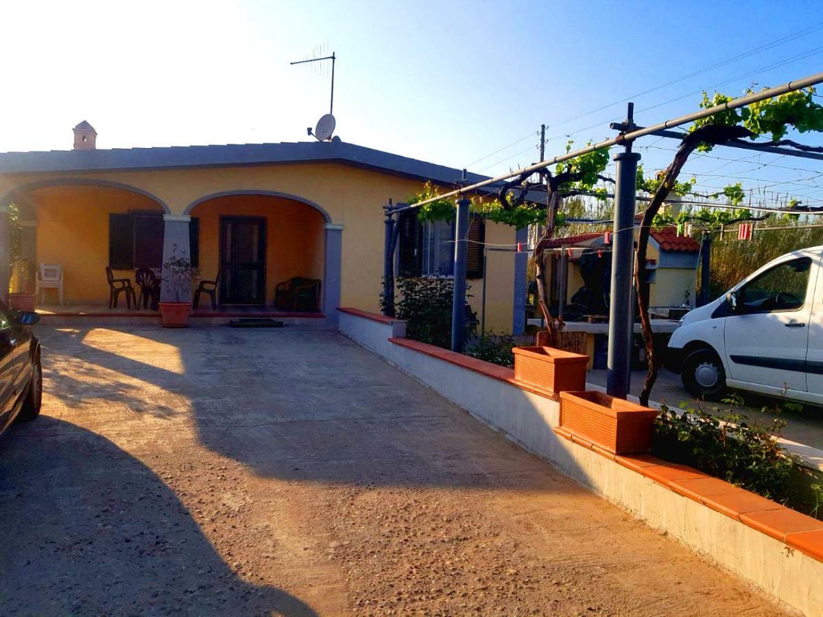 Villetta Su Barrali Орозеи Экстерьер фото